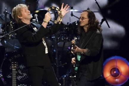 Jon Anderson performed with Yes for the first time since 2004, as the band he co-founded was inducted into the Rock and Roll Hall of Fame at Barclays Center in Brooklyn, N.Y.
Anderson was joined by fellow inductees Steve Howe, Trevor Rabin, Rick Wakeman, Alan White and – in a long-discussed move that was also very much in doubt – special guest Geddy Lee.