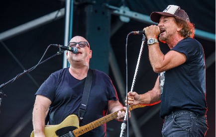Pixies и Eddie Vedder: заедно на калифорнийска сцена
