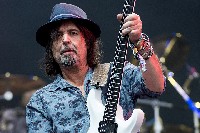Phil Campbell с интервю преди изявата му у нас Phil Campbell с интервю преди изявата му у нас
