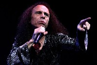 Ronnie James Dio: започна кампанията по създаване на документален филм за рок звездата Ronnie James Dio: започна кампанията по създаване на документален филм за рок звездата