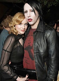 Marilyn Manson: залива го цунами от нападки Marilyn Manson: залива го цунами от нападки