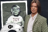 David Bowie: чуйте два неиздавани записа на звездата David Bowie: чуйте два неиздавани записа на звездата