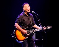 Bruce Springsteen: The Boss е най-високоплатеният музикант за 2021. Bruce Springsteen: The Boss е най-високоплатеният музикант за 2021.