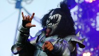 Gene Simmons (KISS): с призив всички групи да спрат изявите си в Русия Gene Simmons (KISS): с призив всички групи да спрат изявите си в Русия