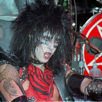 Mötley Crüe: The Crüeseum Mötley Crüe: The Crüeseum