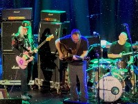 Dave Matthews: вижте как се присъединява към Dinosaur Jr