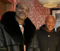 Dr. Dre и Snoop Dogg: пускат коктейли Dr. Dre и Snoop Dogg: пускат коктейли