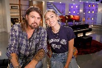 Бащата на Miley Cyrus Billy Ray Cyrus с опити за помирение Бащата на Miley Cyrus Billy Ray Cyrus с опити за помирение