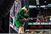 AC/DC: 82000 фенове аплодираха бандата на живо