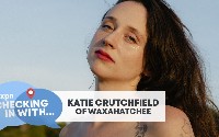 Waxahatchee: чуйте тази инди изпълнителка
