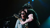 Jack White и Eddie Vedder заедно на сцената Jack White и Eddie Vedder заедно на сцената