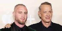 Chet Hanks: прави клип с баща си Tom Hanks Chet Hanks: прави клип с баща си Tom Hanks
