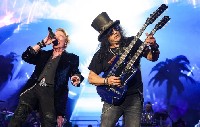 Guns N Roses: с два нови сингъла
