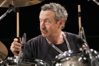 Nick Mason (Pink Floyd) помогна на музикален магазин Nick Mason (Pink Floyd) помогна на музикален магазин