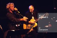 РЕТРОСПЕКТЪР: Pete Townshend & Eddie Vedder Unplug `Better Man` ....