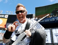 Metallica забиха `Enter Sandman` за Mariano Rivera