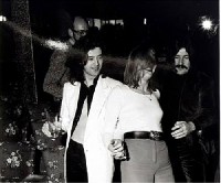 РЕТРОСПЕКТЪР: Led Zeppelin представят златни плочи в секс клуб