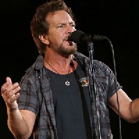 Eddie Vedder е против войните и анексирането на територии... Eddie Vedder е против войните и анексирането на територии...